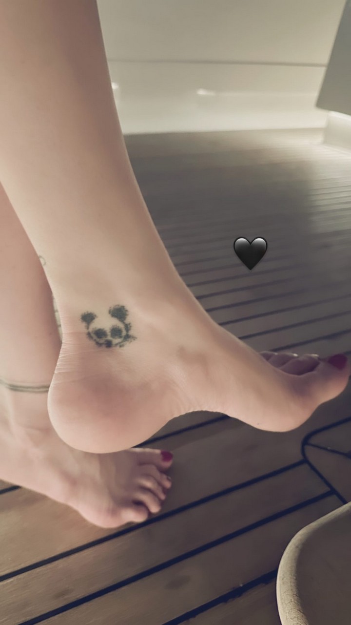 Arzu Yanardag Feet